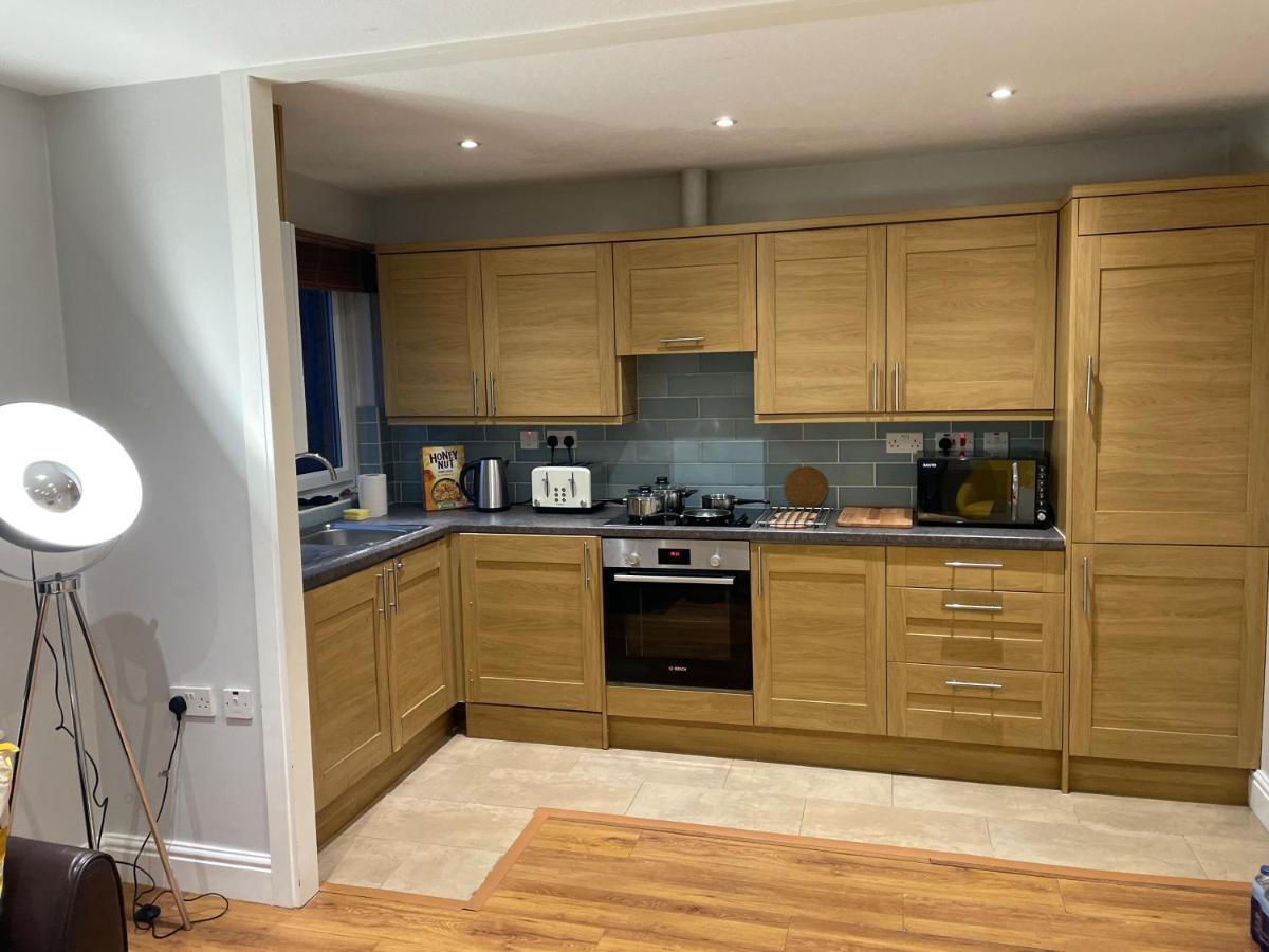 2 Bedroom Apartment Chiswick Park Tube Station London Exterior foto