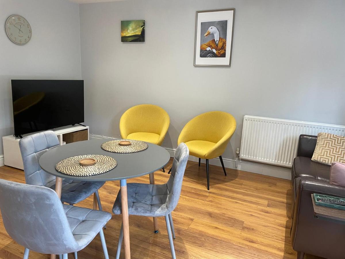 2 Bedroom Apartment Chiswick Park Tube Station London Exterior foto