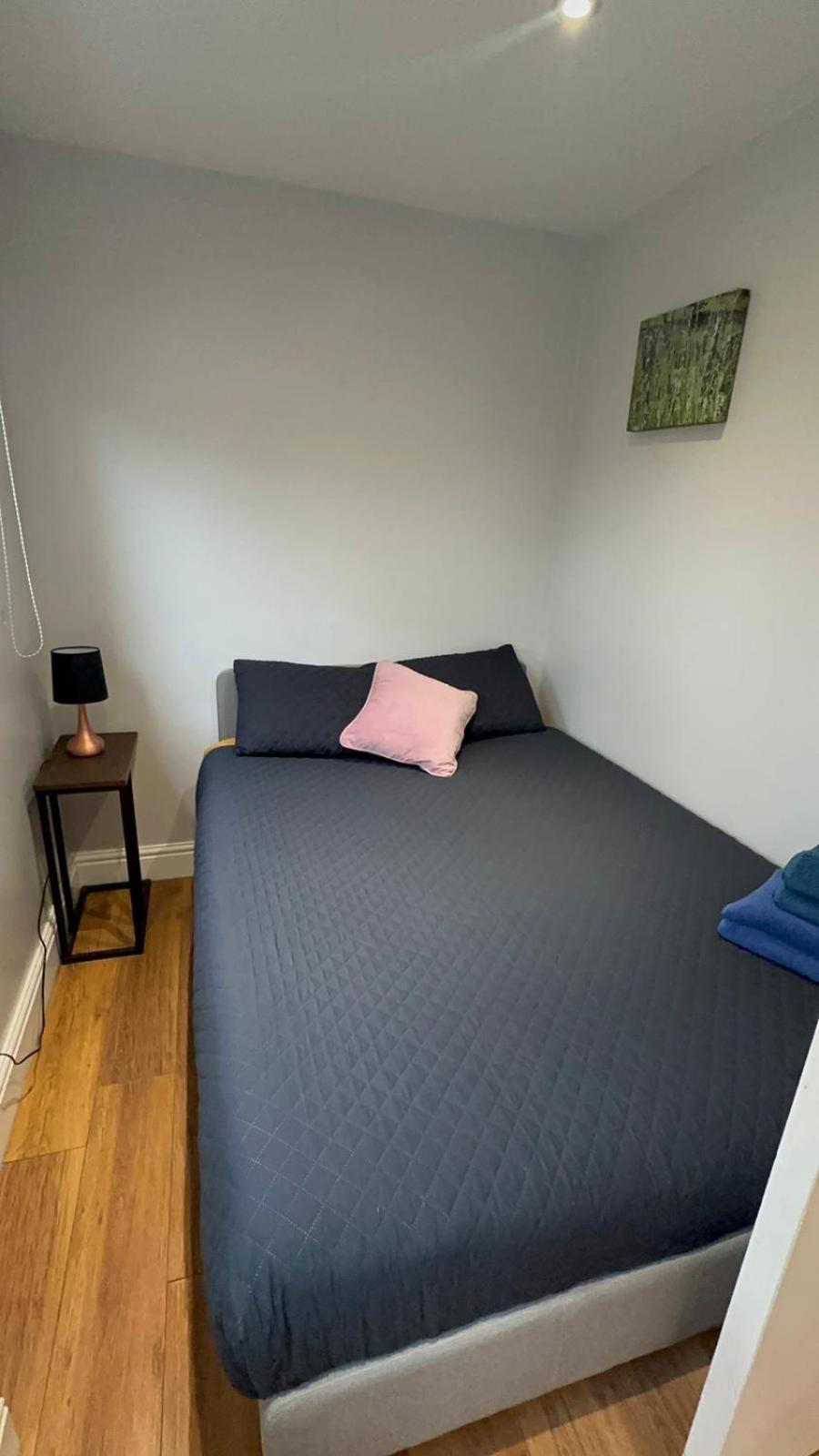 2 Bedroom Apartment Chiswick Park Tube Station London Exterior foto