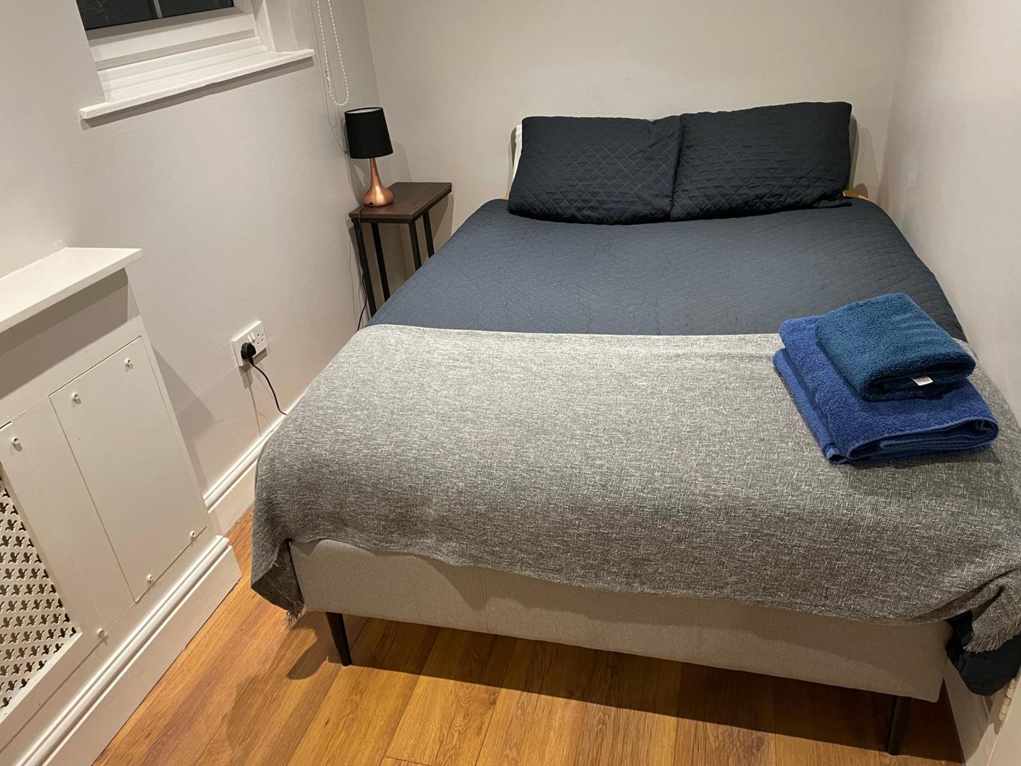 2 Bedroom Apartment Chiswick Park Tube Station London Exterior foto