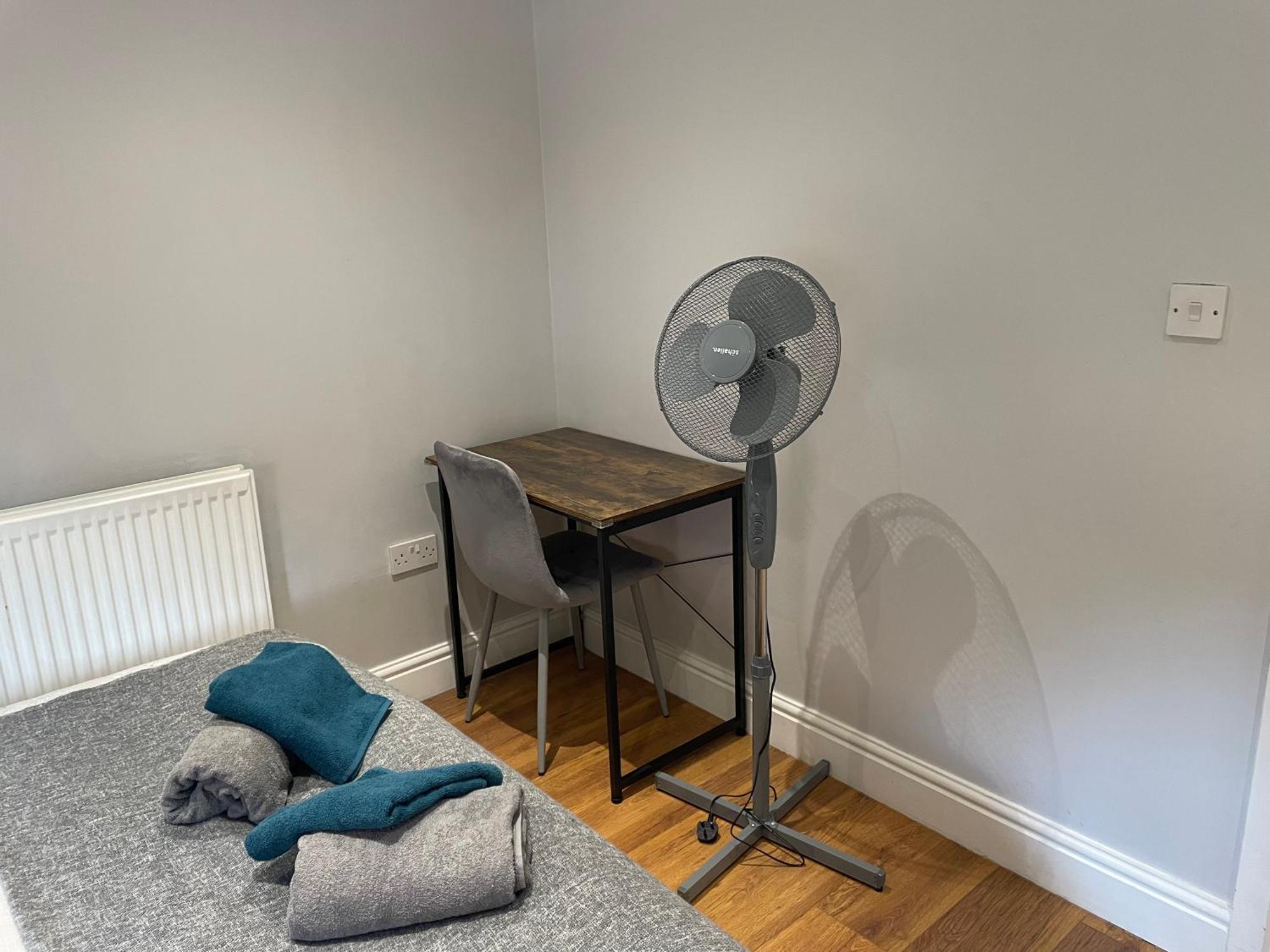 2 Bedroom Apartment Chiswick Park Tube Station London Exterior foto